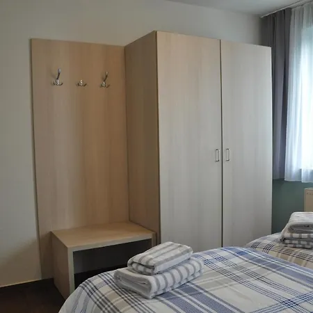 Ursprung アパート ロストック